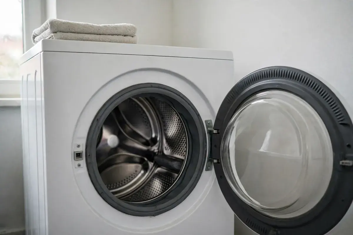 Open front load washer door showing the clean drum and rubber gasket